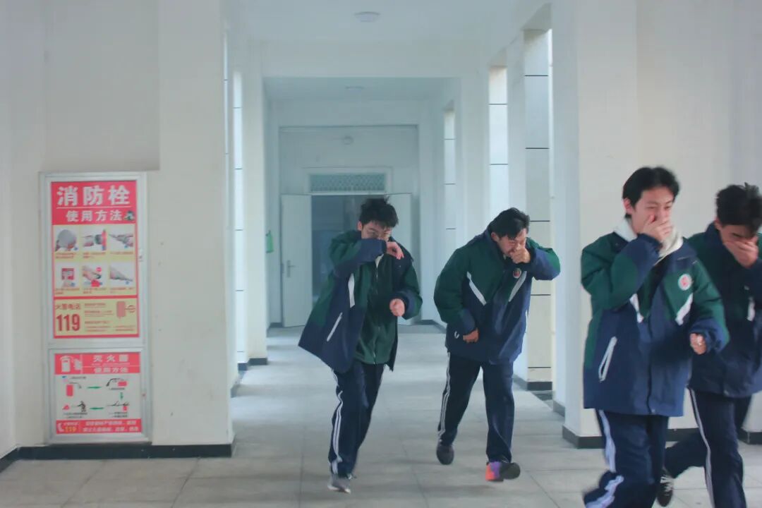 防患未然始于练 防震防火护家园 ▏ 山东运河技工学校防震防火应急疏散演练活动(图18)