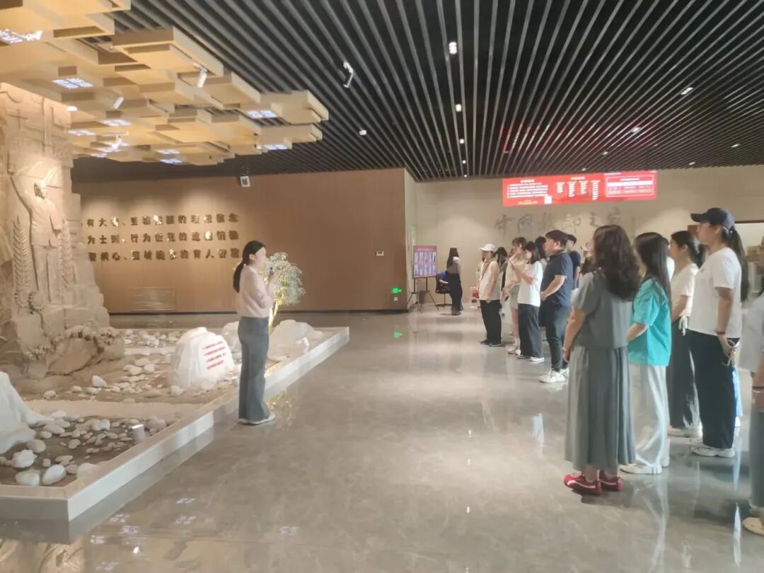 生命科学学院教师博物馆研学活动照片 .jpg