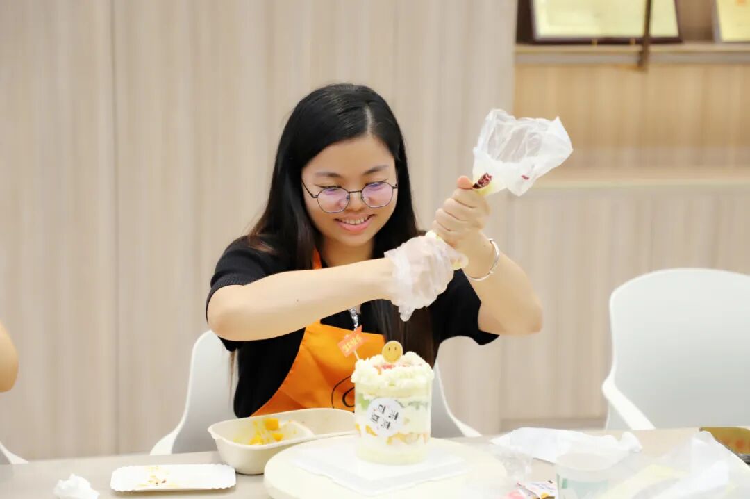 “品味生活 焙感幸福”DIY蛋糕丨集團(tuán)第二季度員工生日會(huì)(圖14)