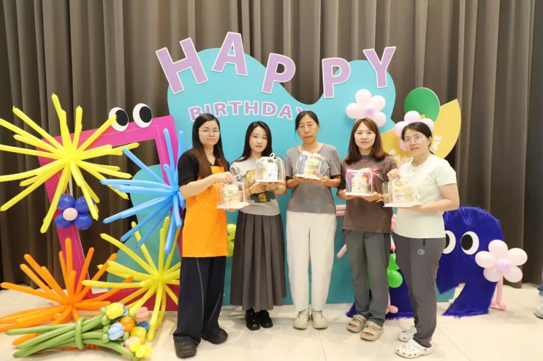 “品味生活 焙感幸福”DIY蛋糕丨集團(tuán)第二季度員工生日會(huì)(圖21)
