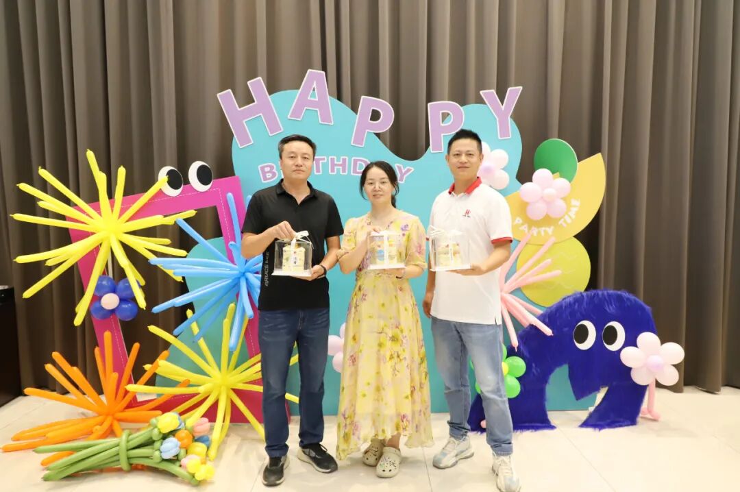“品味生活 焙感幸?！盌IY蛋糕丨集團(tuán)第二季度員工生日會(huì)(圖24)