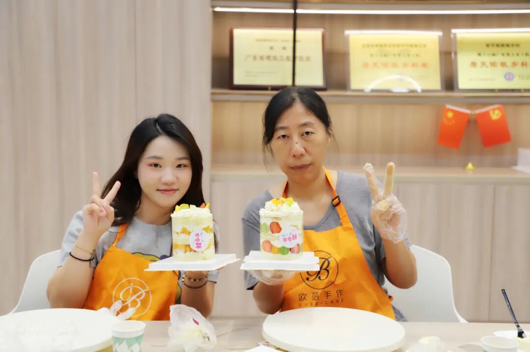 “品味生活 焙感幸福”DIY蛋糕丨集團(tuán)第二季度員工生日會(huì)(圖15)