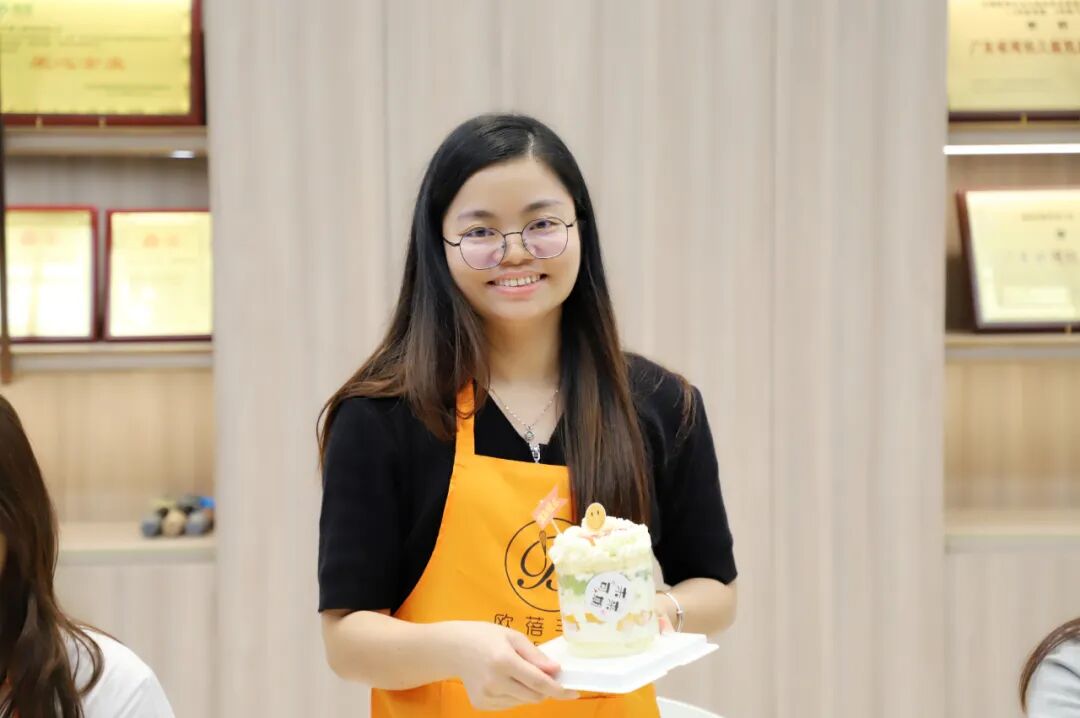 “品味生活 焙感幸福”DIY蛋糕丨集團(tuán)第二季度員工生日會(huì)(圖18)