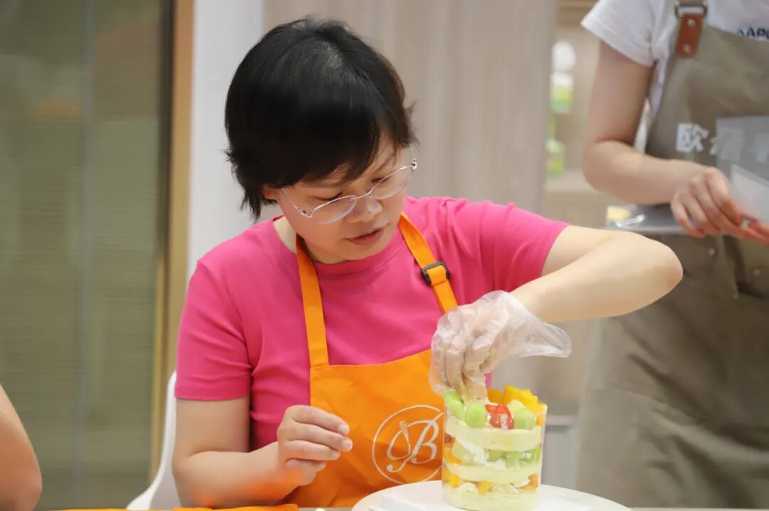 “品味生活 焙感幸福”DIY蛋糕丨集團(tuán)第二季度員工生日會(huì)(圖13)