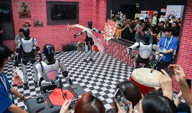 上海世界人工智能大会：机器人多才多艺，从文武双全到生活助手