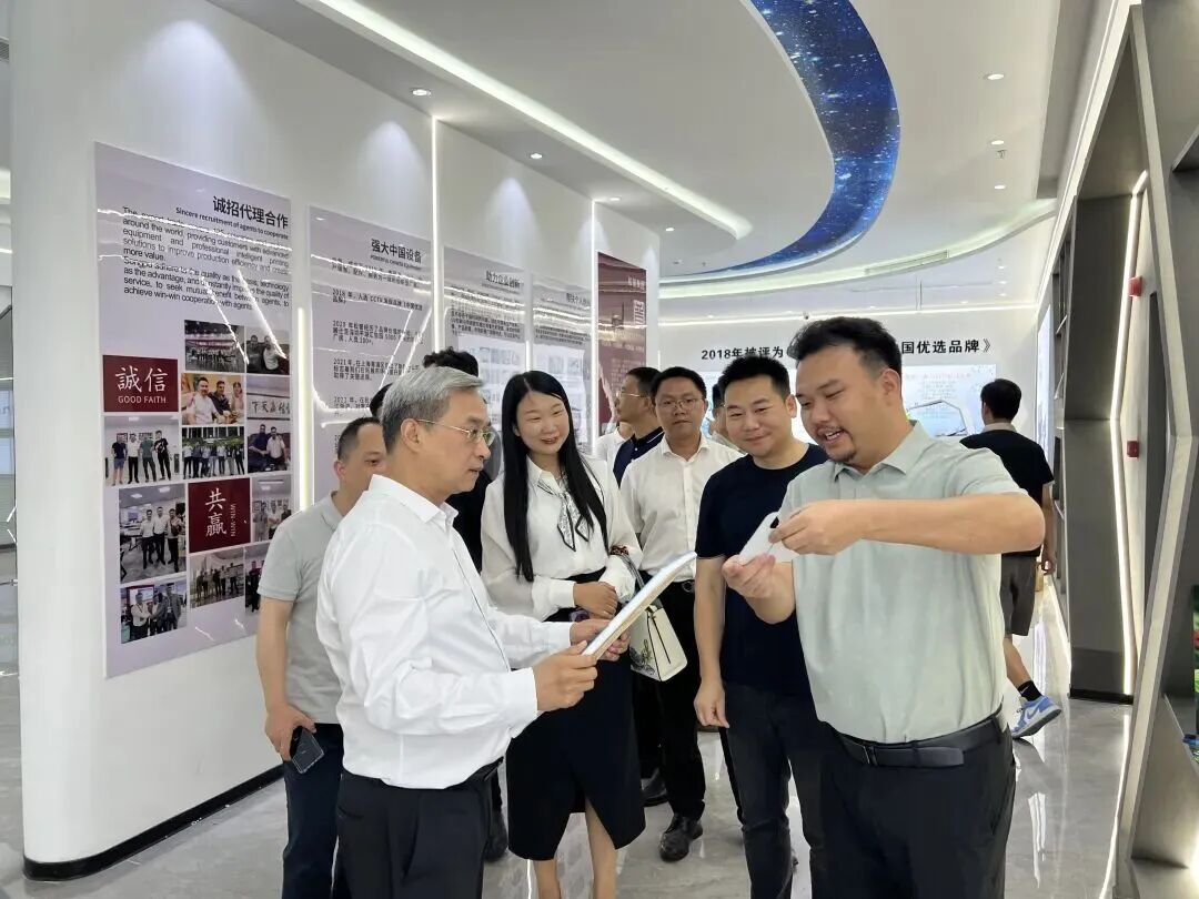 实地走访松普智能｜D12 联盟落地调研走进京东智谷标杆智造企业，校企园携手赋能 UV 打印产业人才升级(图2)