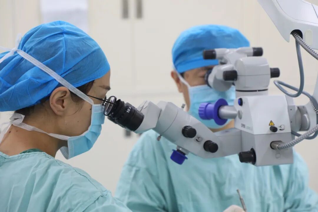 眼科手术照片.JPG