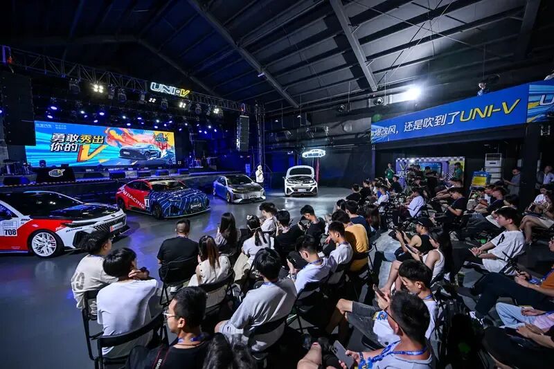 潮评UNI-V潮改文化节：无潮改，不个性！UNI-V潮改文化节，是车圈改装文化的