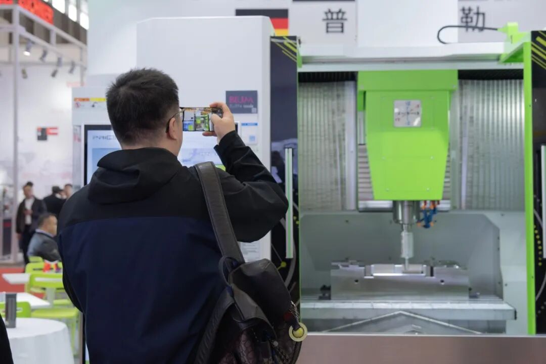 泓坚机械（东莞）有限公司