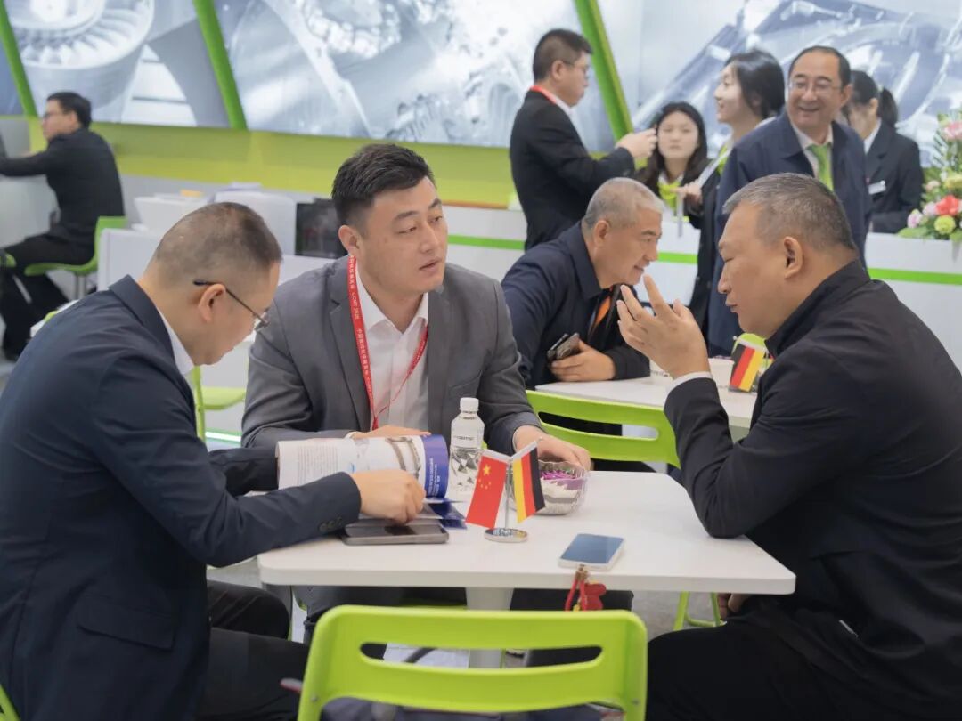 泓坚机械（东莞）有限公司