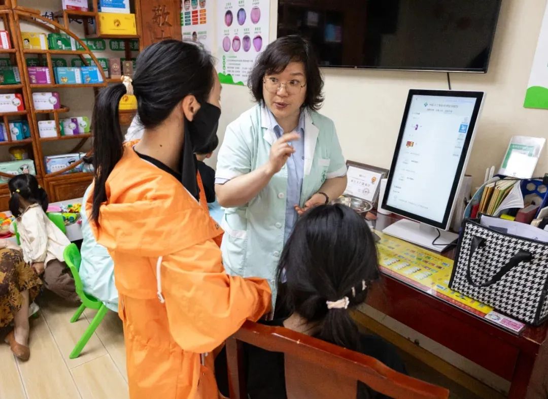 【集团动态】五一活动引爆全城！众道妙方中医AI智能诊疗仪让门店业绩“一路飙升”