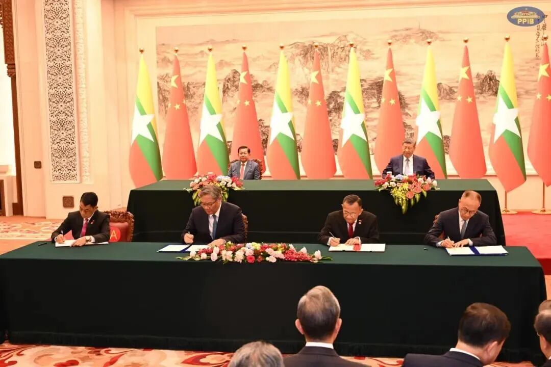 <strong>中缅签署多项合作文件 缅甸珠宝公盘落户瑞丽 边境产业合作再添新动能！</strong>