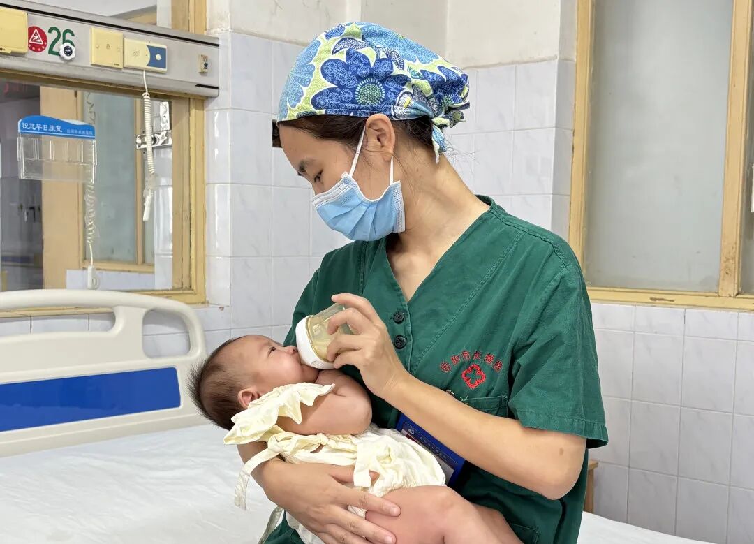 光疗箱报警怎么处理守护初生“晴空”——岳阳市长炼医院儿科开展新生儿黄疸护理业务查房_https://www.jmylbn.com_新闻资讯_第24张