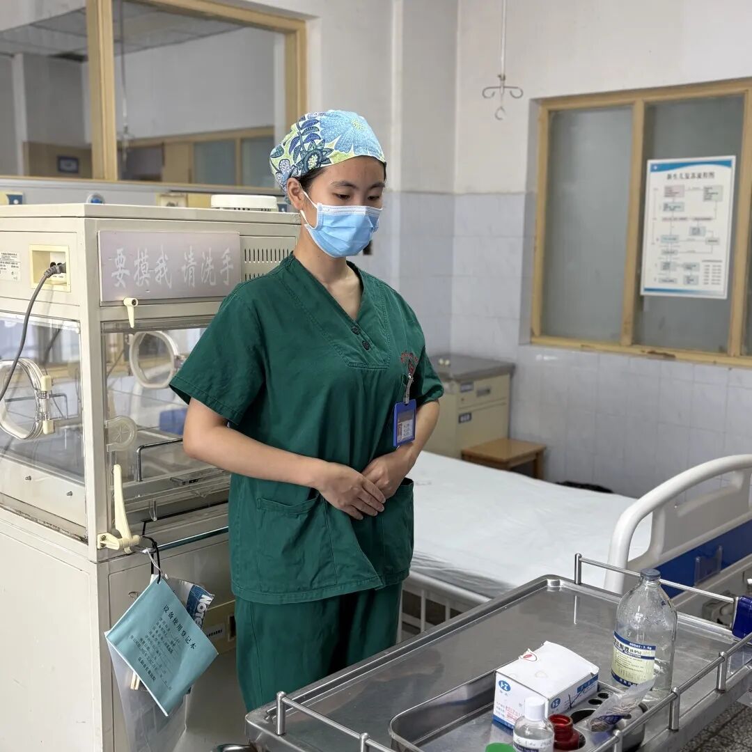 光疗箱报警怎么处理守护初生“晴空”——岳阳市长炼医院儿科开展新生儿黄疸护理业务查房_https://www.jmylbn.com_新闻资讯_第35张