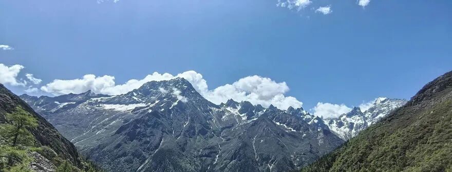 四川现一峡十瀑奇观