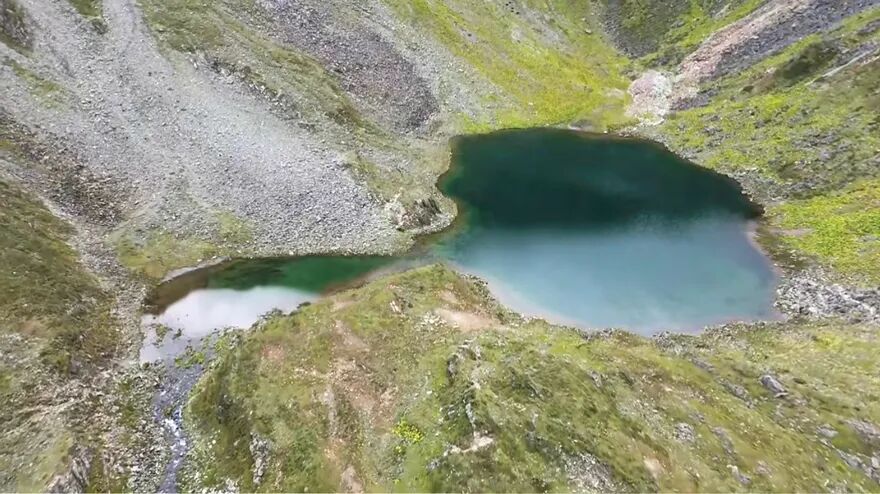 四川现一峡十瀑奇观