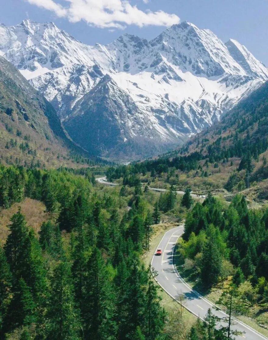 四川现一峡十瀑奇观