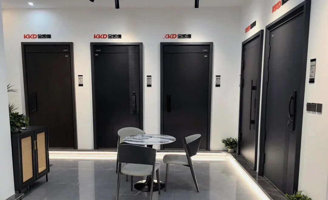 南安经销商郑占奕：三年蝶变，让金凯德的品牌之花在南安绽放