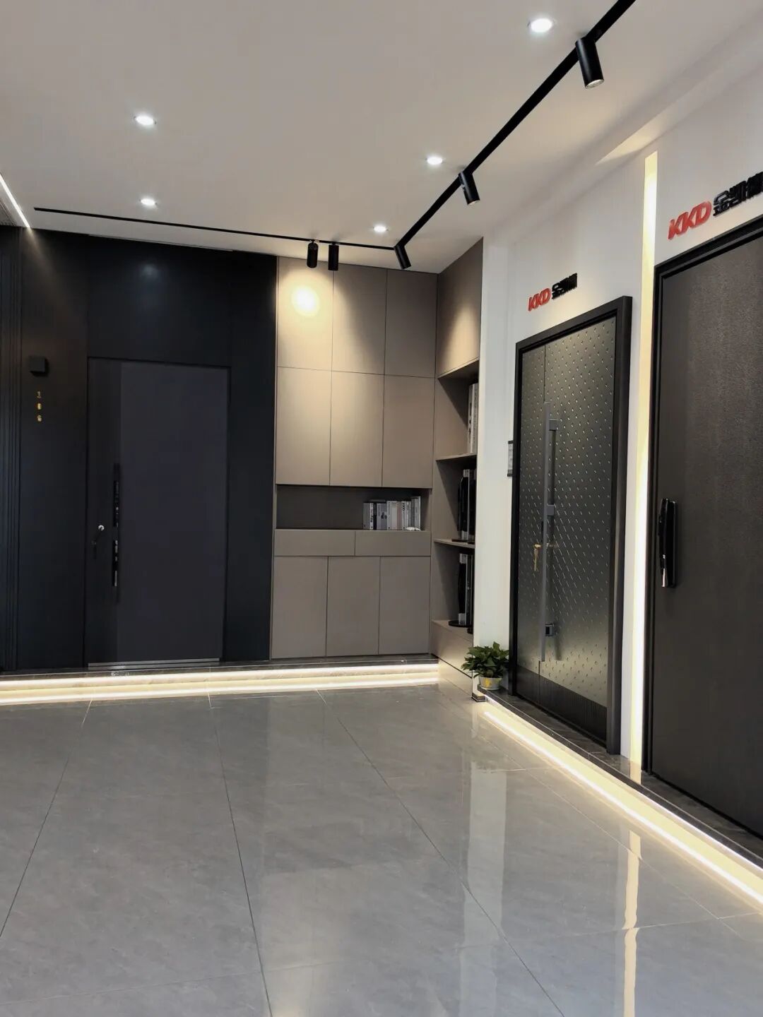 南安经销商郑占奕：三年蝶变，让金凯德的品牌之花在南安绽放