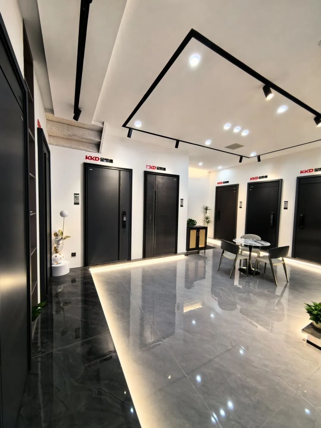 南安经销商郑占奕：三年蝶变，让金凯德的品牌之花在南安绽放