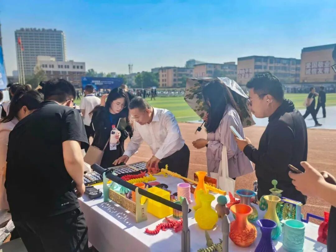 保定理工学院携特色展品亮相莲池区第三届中小学生科技节赋能青少年成长