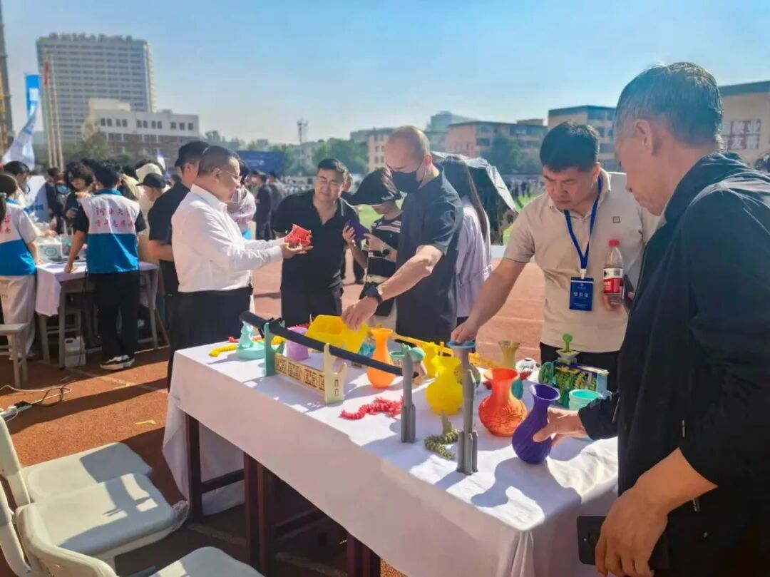 保定理工学院携特色展品亮相莲池区第三届中小学生科技节赋能青少年成长
