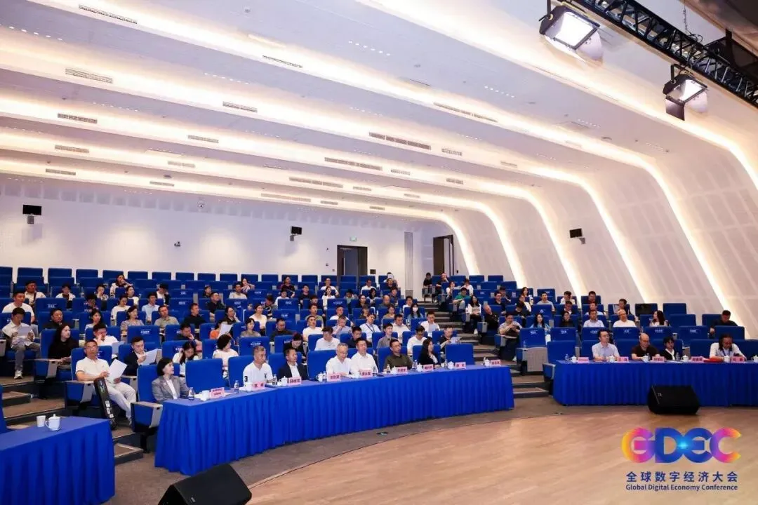 医标智联受邀出席2026全球数字经济大会数字消费论坛,参与“数字健康消费体验中心”建设,参编“词元消费”立项启动(图4) 图片