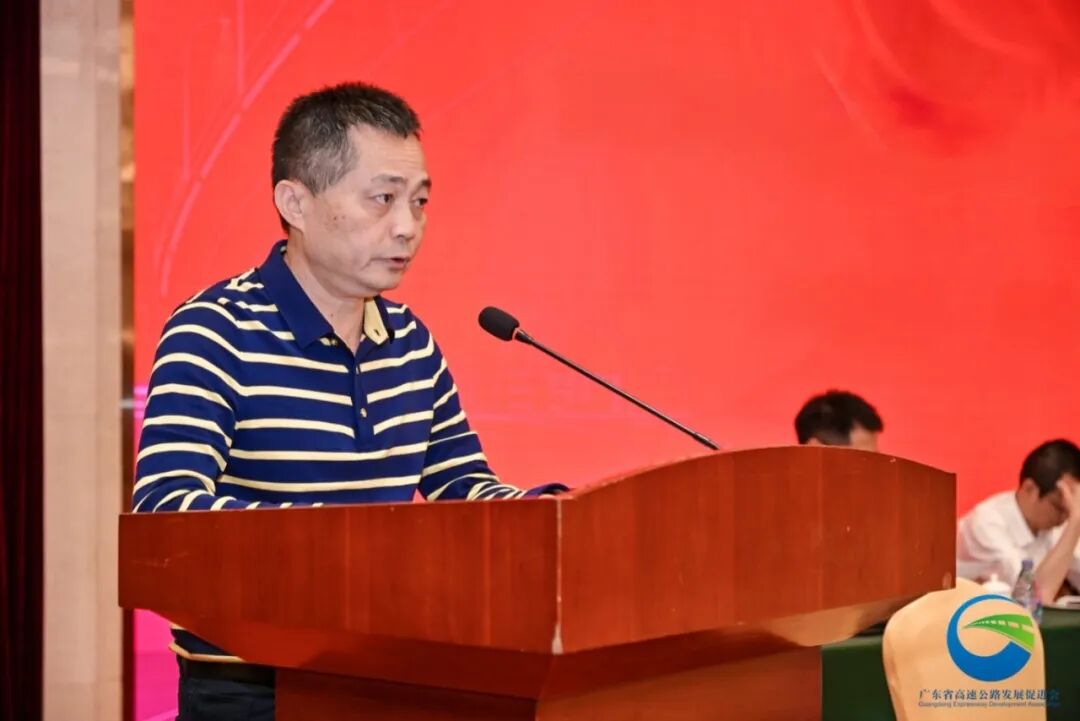 05 谢灿文做汇报.jpg