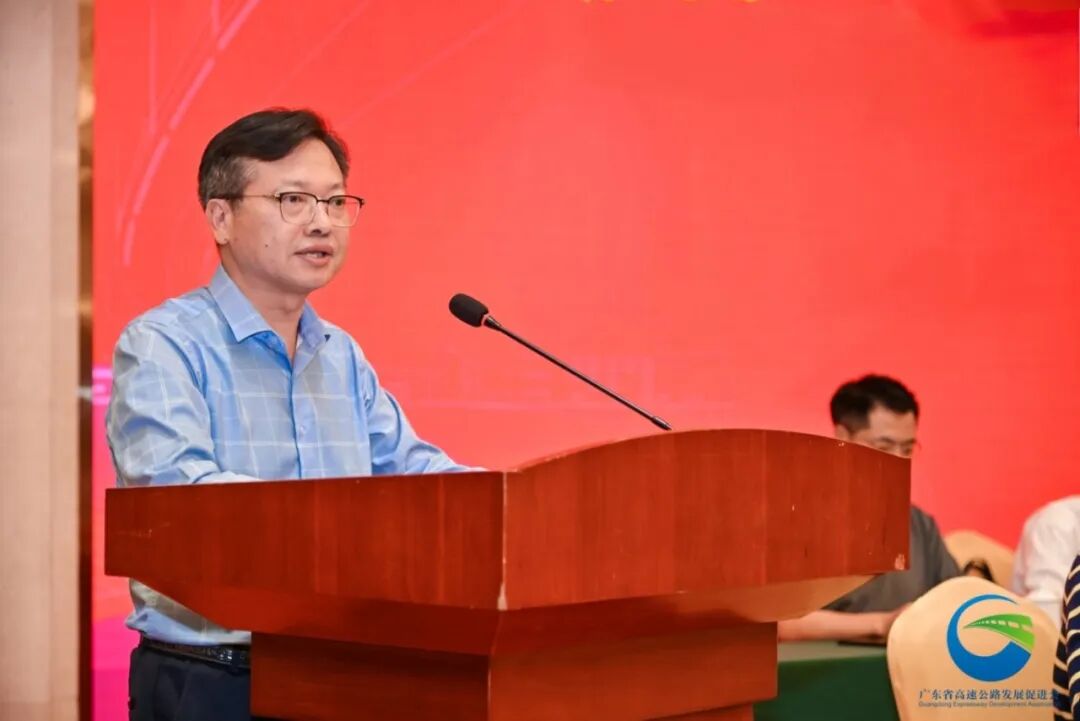 06 郭俊发做宣读.jpg