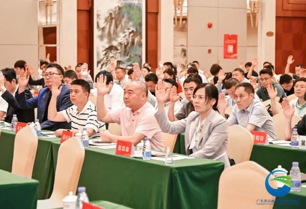 08-2 举手投票.JPG