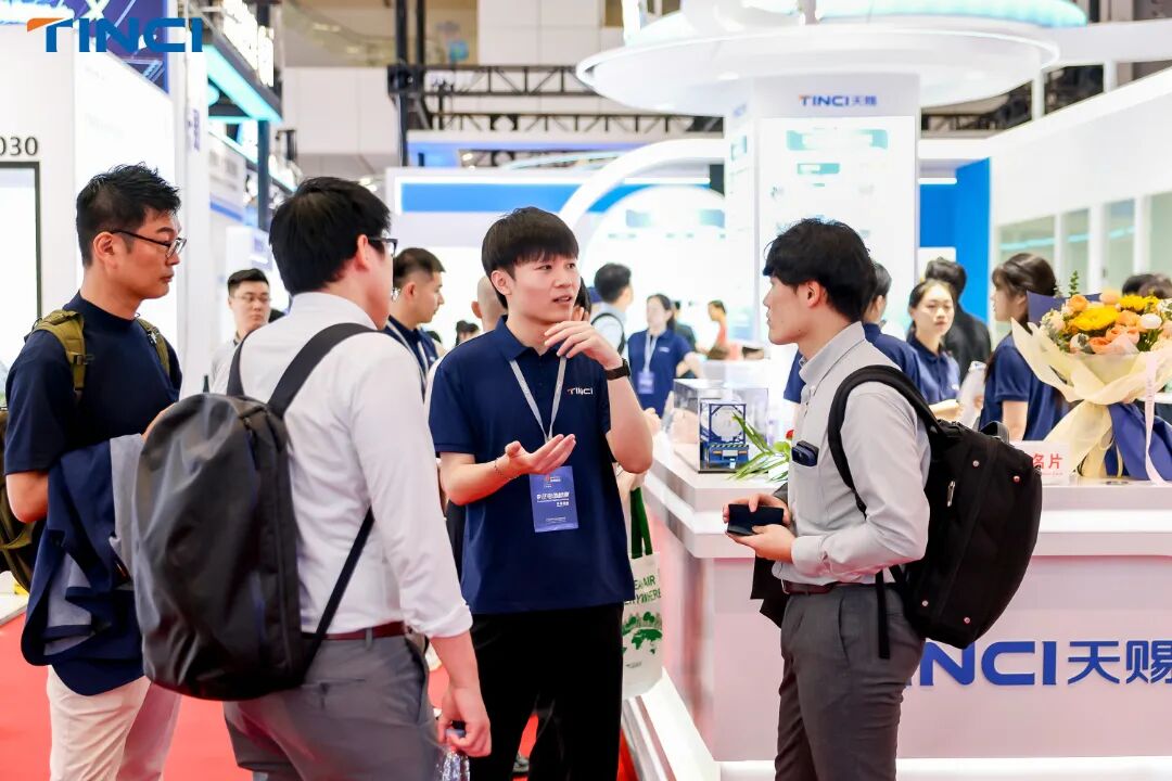 天赐材料聚焦电芯本体，提供涵盖正极、电解液、粘结剂等关键材料