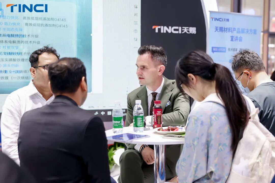 天赐材料聚焦电芯本体，提供涵盖正极、电解液、粘结剂等关键材料