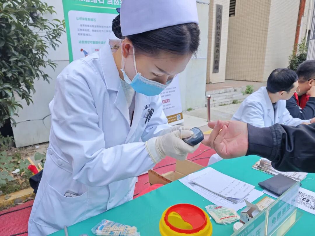 党建红引领德馨健康绿，社区惠民零距离