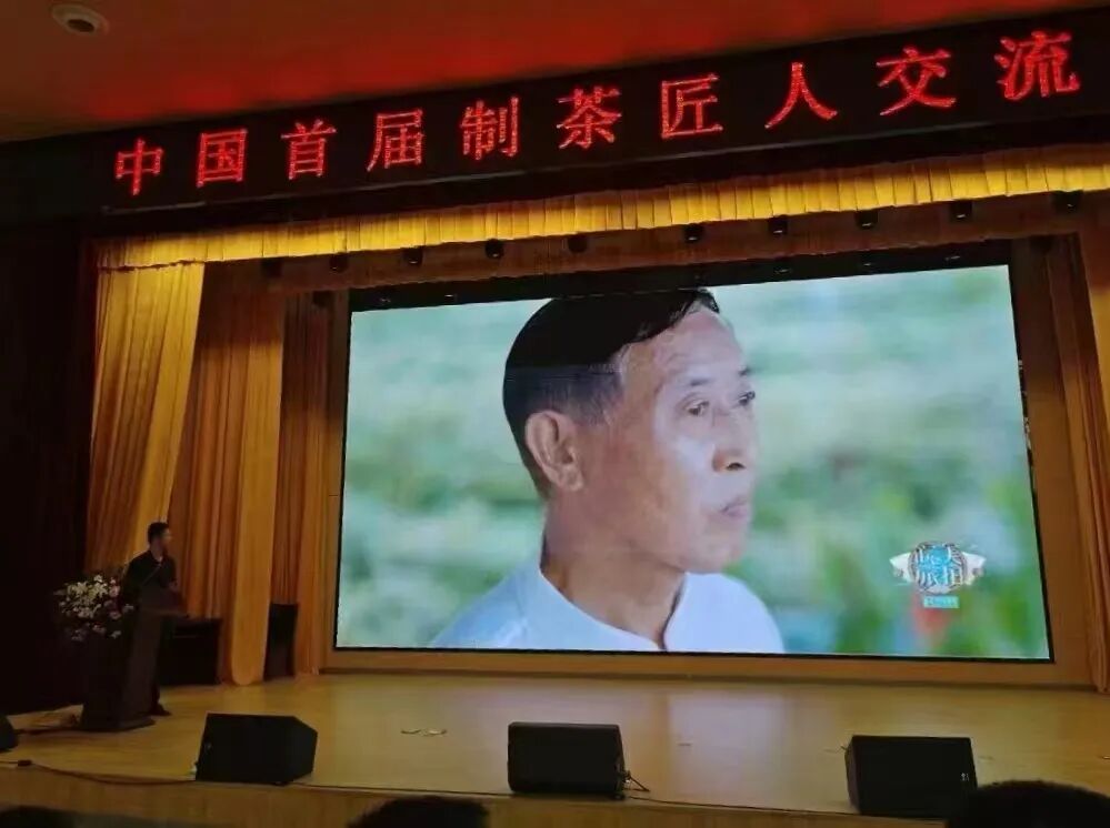 首届 2.jpg