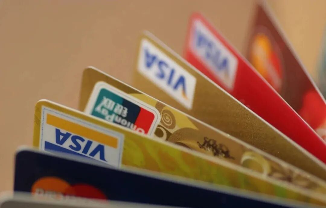 扎心真相：信用卡的“便利”，可能是负债的开始