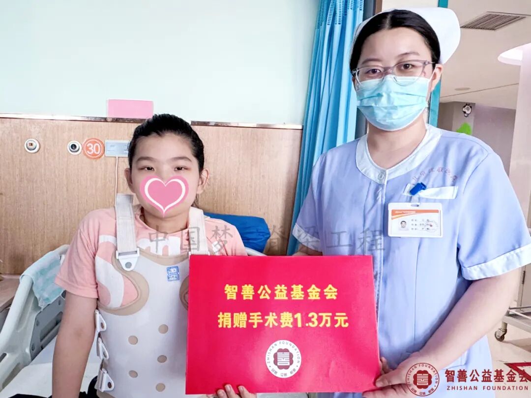 99 北京优联医院吕微护士将智善公益基金会捐赠的1.3万元转交给江西吉安峡江县患者小胡.jpg