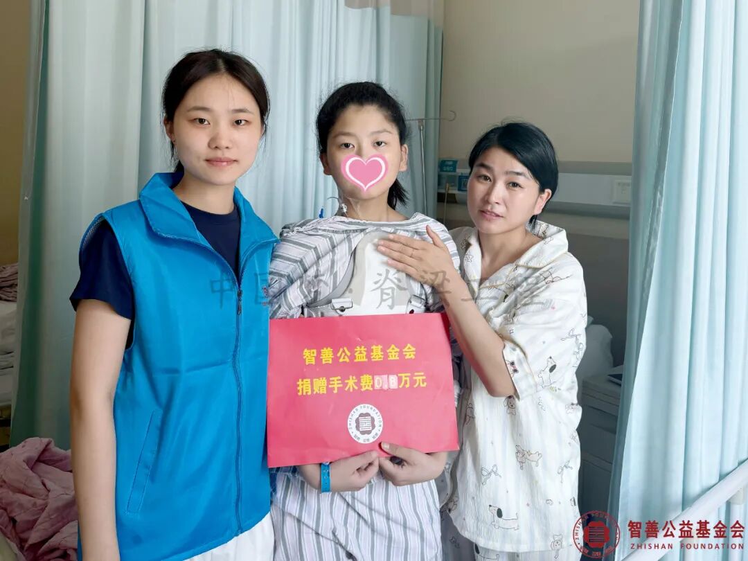 92 河南省人民医院爱心志愿者夏梦洁将智善公益基金会捐赠的8000元转交给河南周口川汇区患者小王.jpg