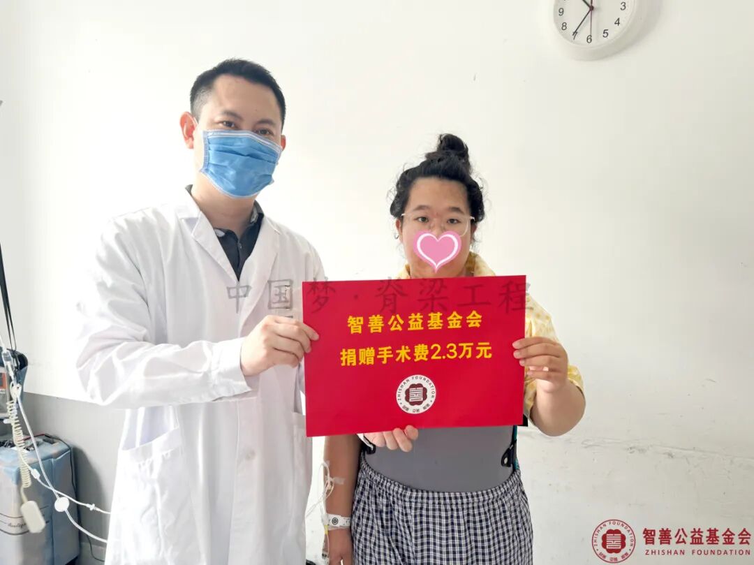 62 北京大学第一医院杨程显医生将智善公益基金会捐赠的2.3万元转交给内蒙古乌兰察布集宁区患者小尹.jpg