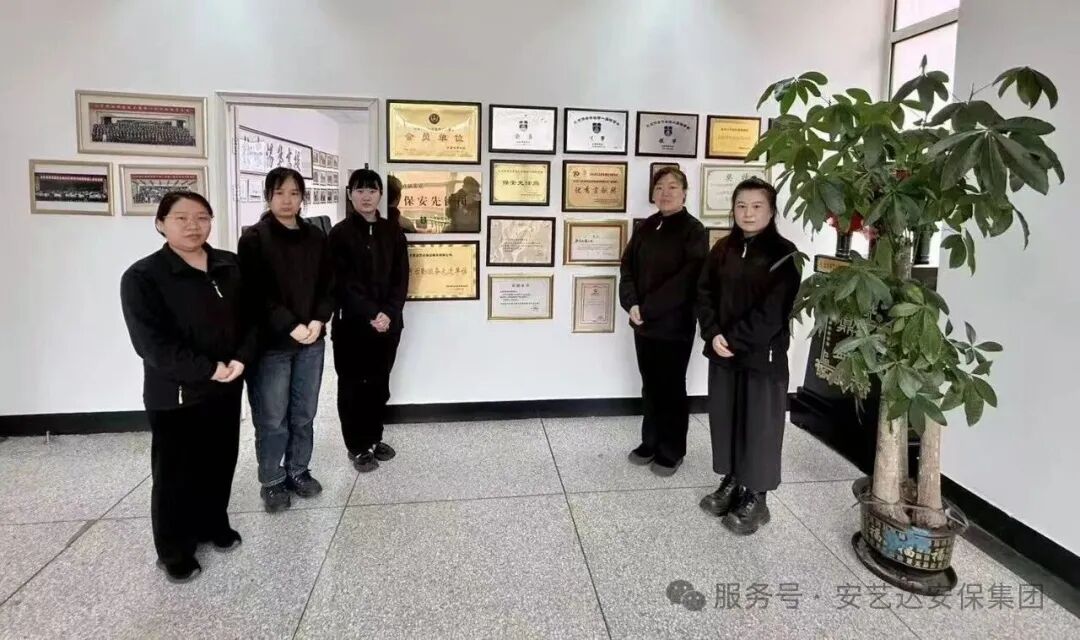 ���˸�Ů�ڻ��.jpg