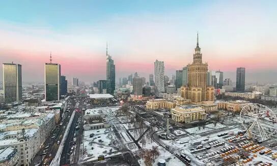 Skyline_of_Warsaw,_Poland_(cropped)