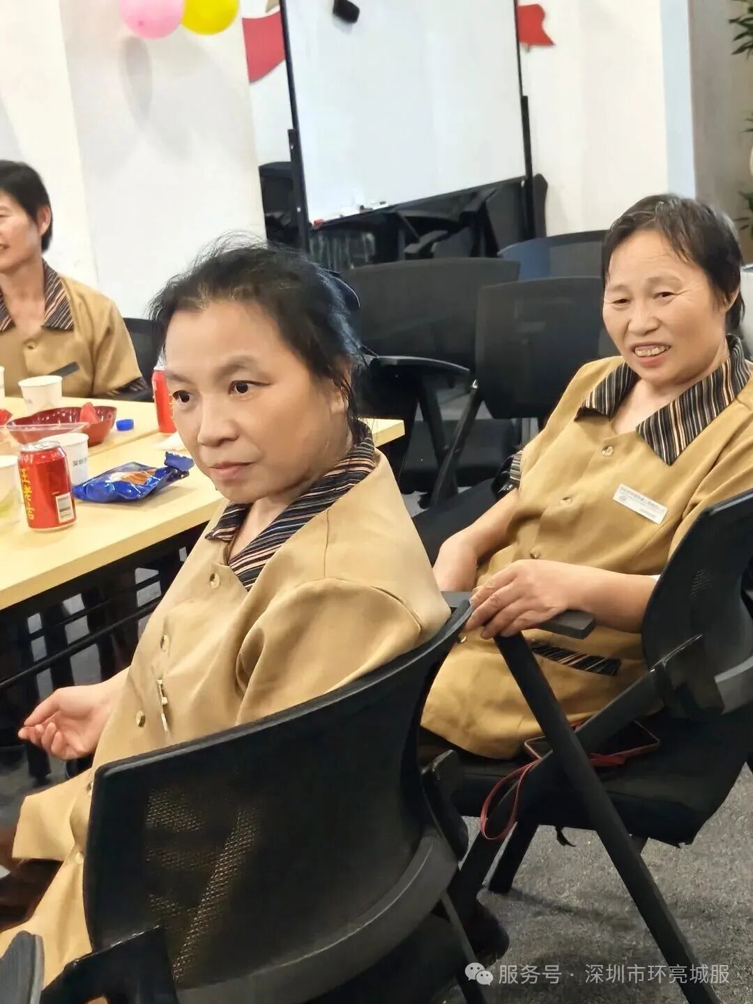 阿姨笑脸特写一