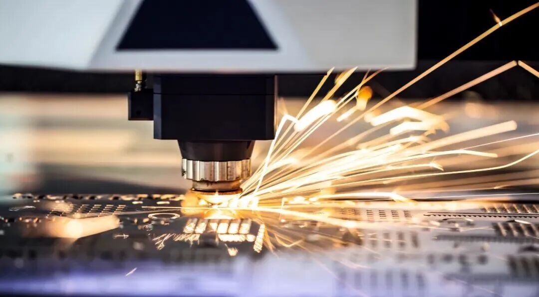 別再為金屬薄板激光切割發(fā)愁！斷面條紋、底部硬渣，一招破解