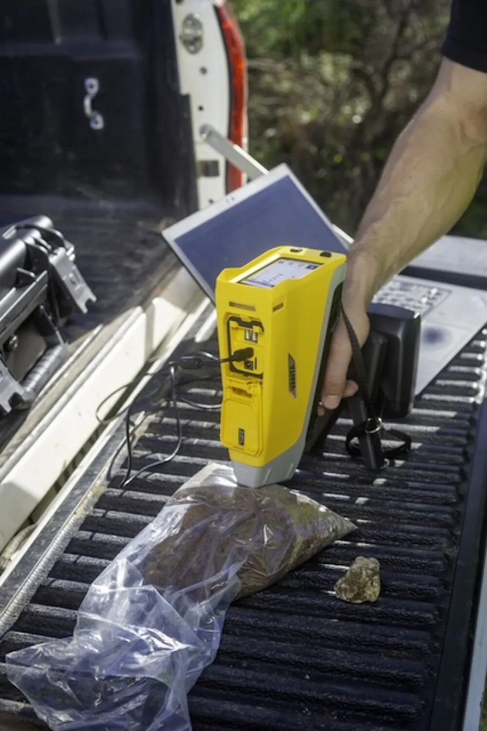 XRF 隨行，實驗室隨身 —— 堅固實時工具賦能勘探專家