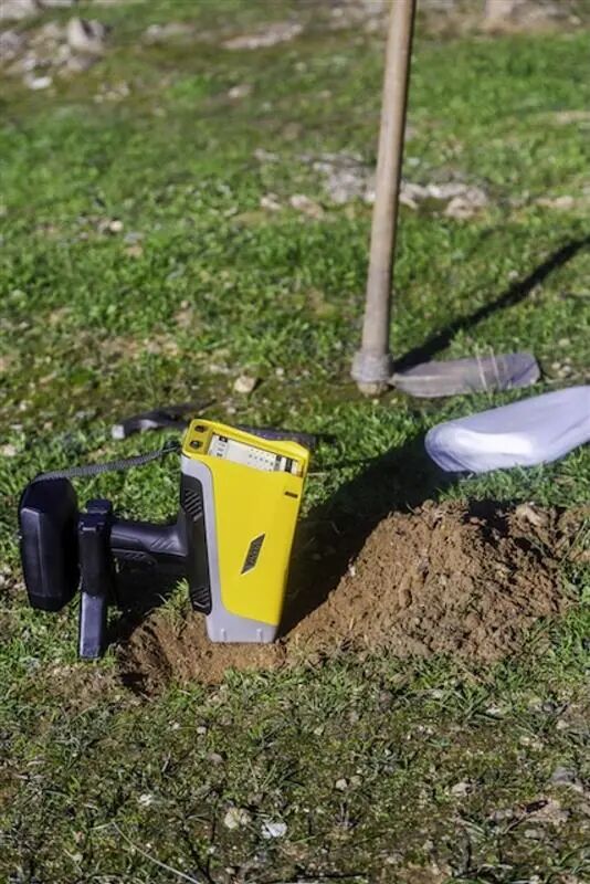 XRF 隨行，實驗室隨身 —— 堅固實時工具賦能勘探專家