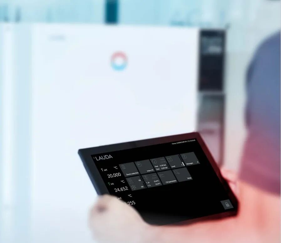 移動智控，一手掌控 —— 免費下載使用 LAUDA Command App ！