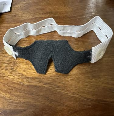 光疗时为什么黑眼罩【妇幼人文】巧手以柔光 暖护新生眸│援外护士用冲锋衣爆改护眼罩_https://www.jmylbn.com_新闻资讯_第7张