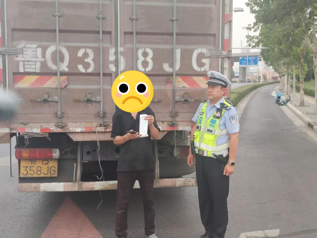 62米巨无霸货车走错路被罚