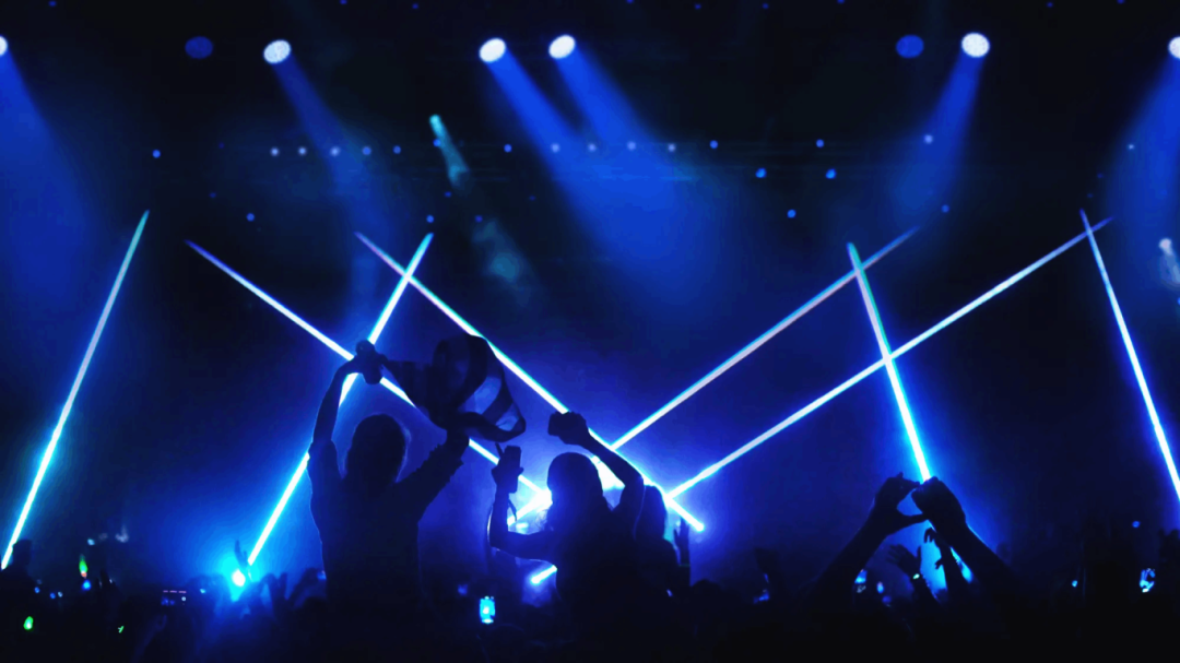 ams OSRAM-People-at-a-concert-party-Retouched.png