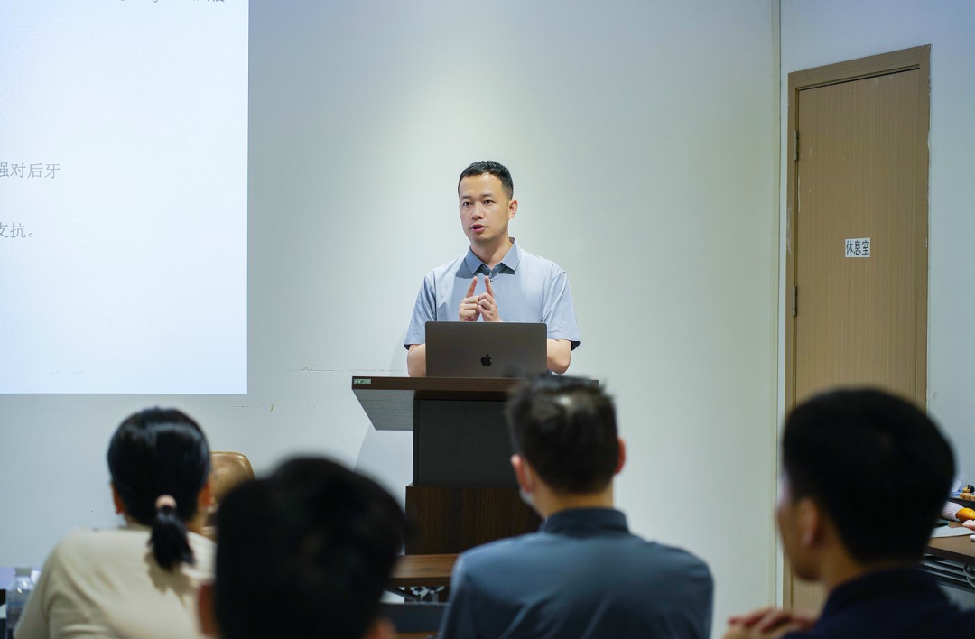 “C”位领衔！李楠院长担纲「时代天使菁英讲师」，推动国内隐形行业迈向未来！