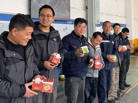 圣诞钟声响起，贝尔暖意正在传递